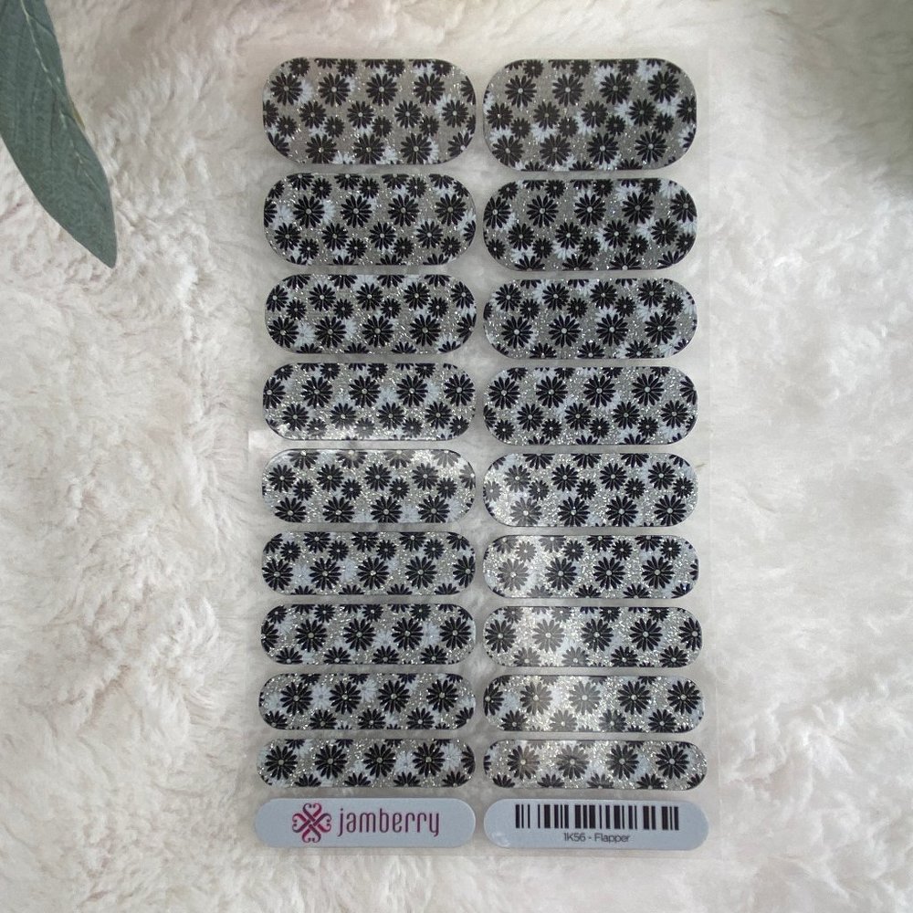 Jamberry Nail Wraps Women's Girl's Black & Silver - Picture 2 of 3